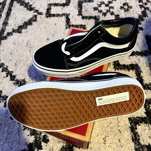 Vans Mens Old Skool Black/White | Sz. 7.5 US Men. 9 US  US Women. New in box - Picture 4 of 5